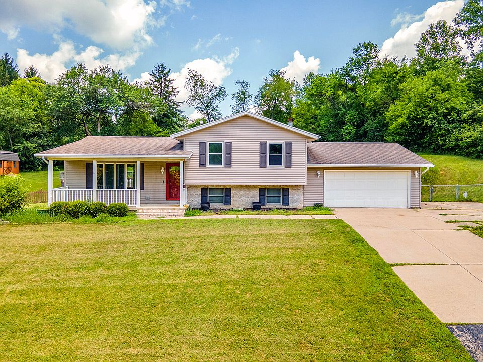 1st image of 746 Spring Falls Ave
