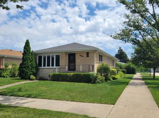 8607 N Ozanam Ave, Niles, IL 60714