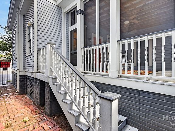 3rd image of 902 Barnard St
