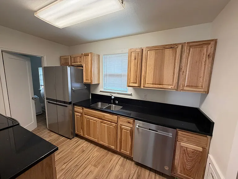 318 Washington St SW — Photo 12
