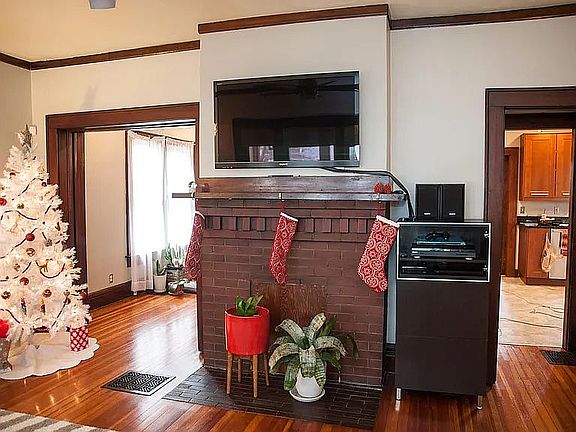 5th image of 324 Wyandotte Ave
