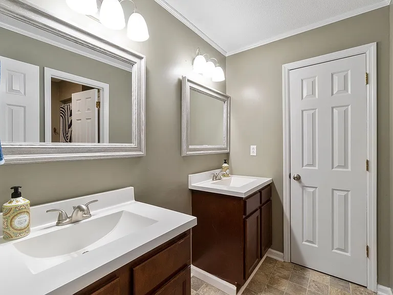 1207 Timbers Ln — Photo 10