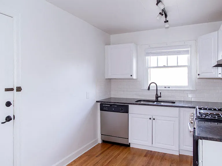 Eaton Apartments — Photo 17