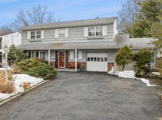 23 Dressler Rd, Greenlawn, NY 11740