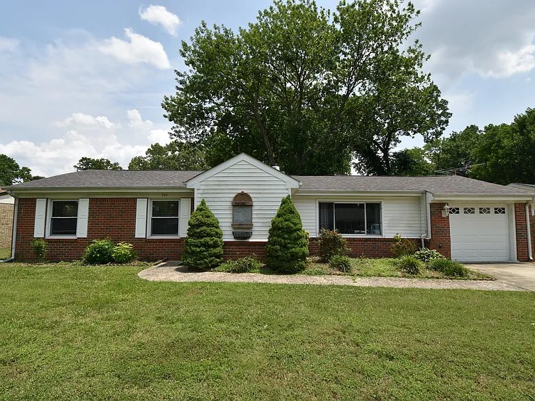 504 S Kings Point Rd — Photo 1