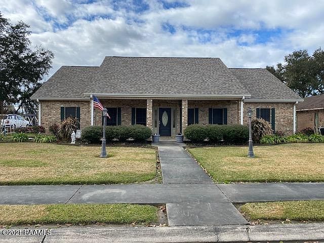 1st image of 207 N Pinecrest Dr