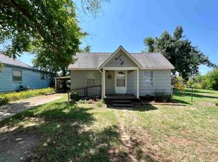 1308 Ivanhoe St, Perry, OK 73077