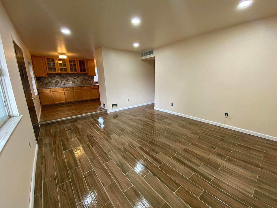 1st image of 25527 Pennie St