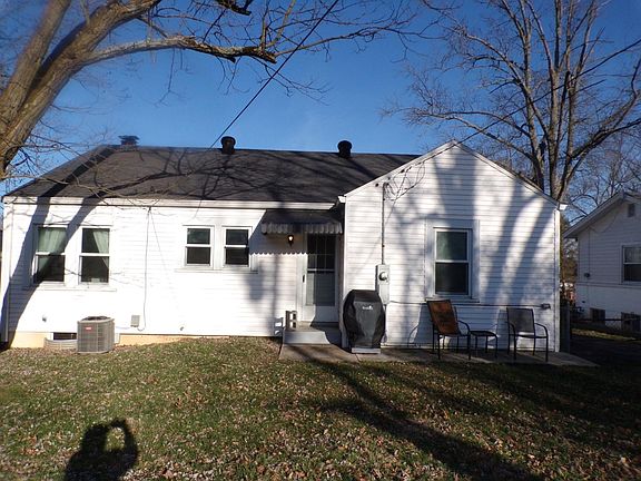 4th image of 216 Pinewood Avenue