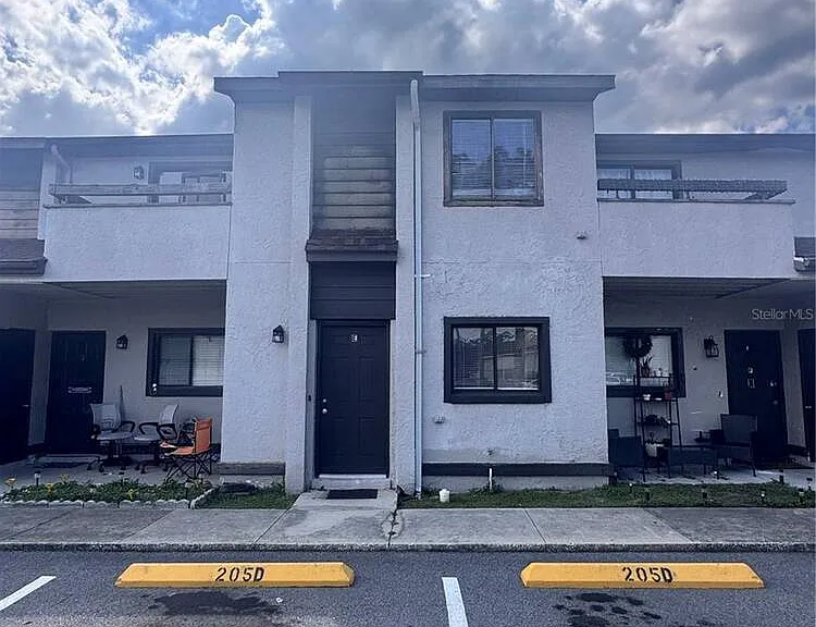 205 Eden Ln #E — Photo 2