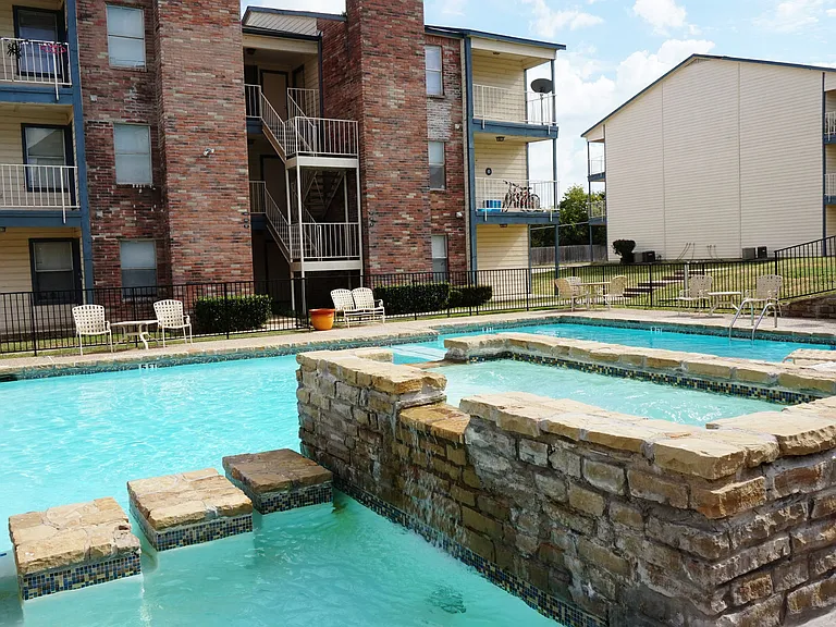 Easton Parc — Photo 1