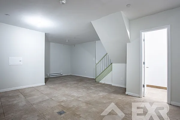 Rented by EXR | media 33