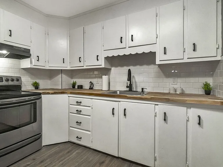 439 W Church St — Photo 15