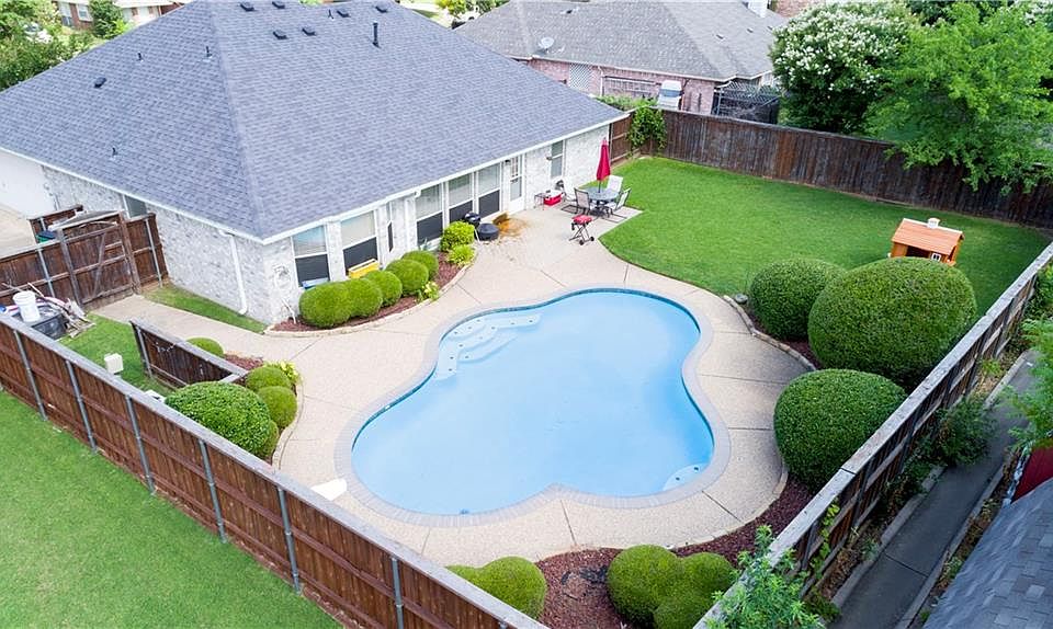 1st image of 2208 Woodcrest Dr