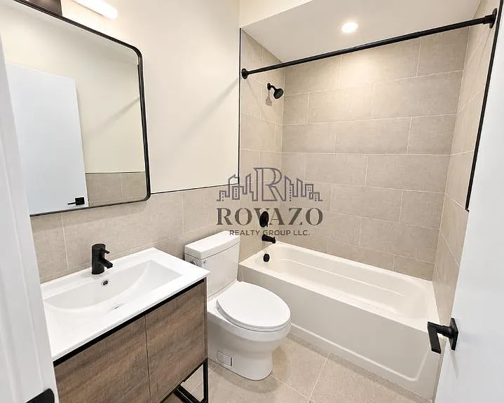4 bed, 900 sqft, $3,100 — Photo 3