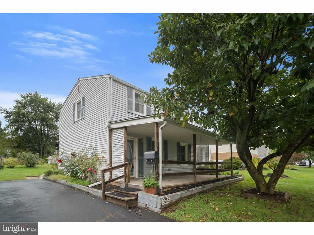 328 Greenwood Rd photo 1