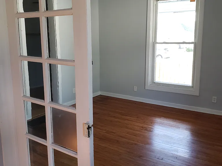 1013 Shelby Ave — Photo 3