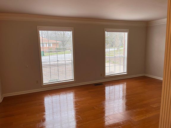 large living area, beautiful flooring and large spacious windows to allow plenty of sunlight