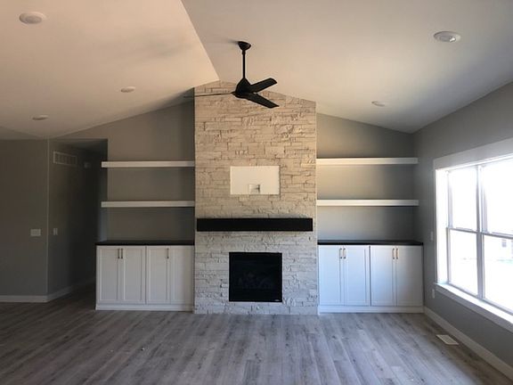 4th image of 705 Leslie Ln