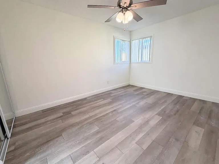 Mavis Plaza Apartments — Photo 35