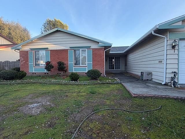 2nd image of 2872 Winthrop Ave