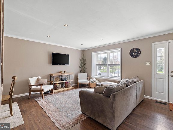 4th image of 181 Cambridge Cir #87