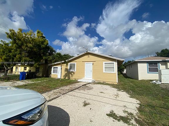 4th image of 3633 SW 12th Ct