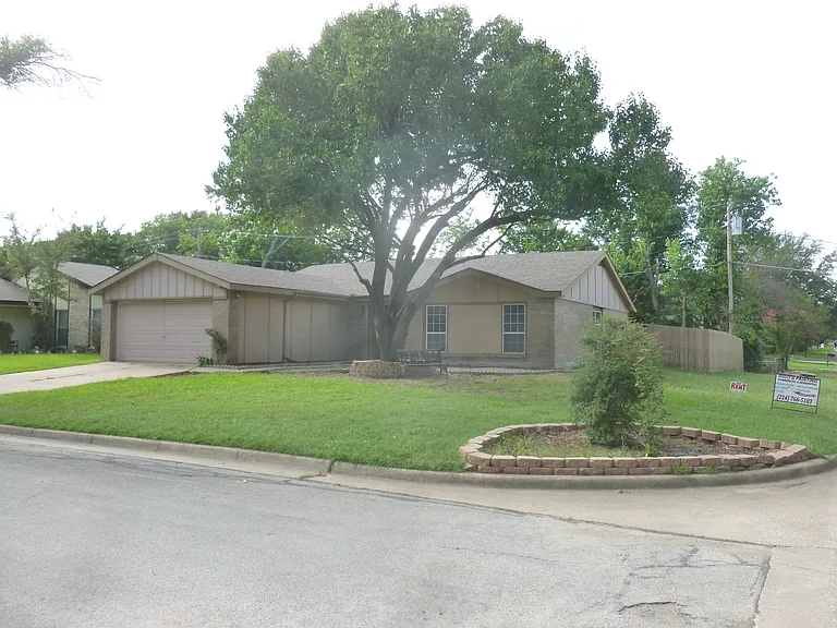 1917 Spies Springs Ct — Photo 1
