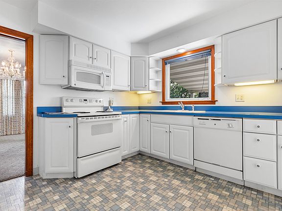 4th image of 1023 Parkview Ave