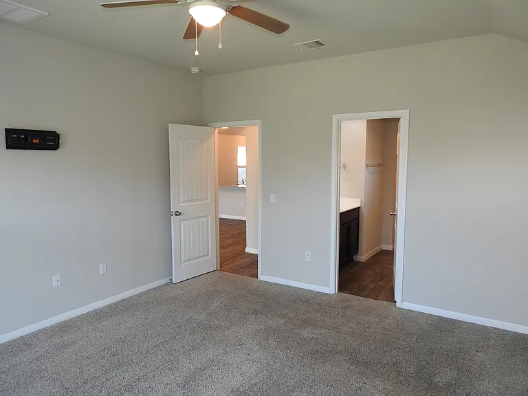 621 Callahan Ln — Photo 12