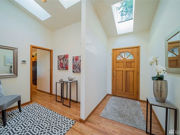 5th image of 812 Vista Dr
