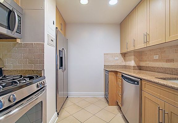 4th image of 20 Park Ave APT 16A