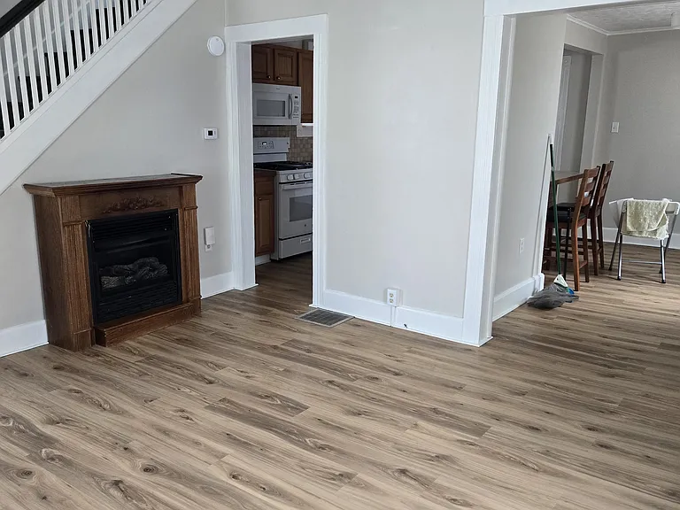 213 Glaser St — Photo 3