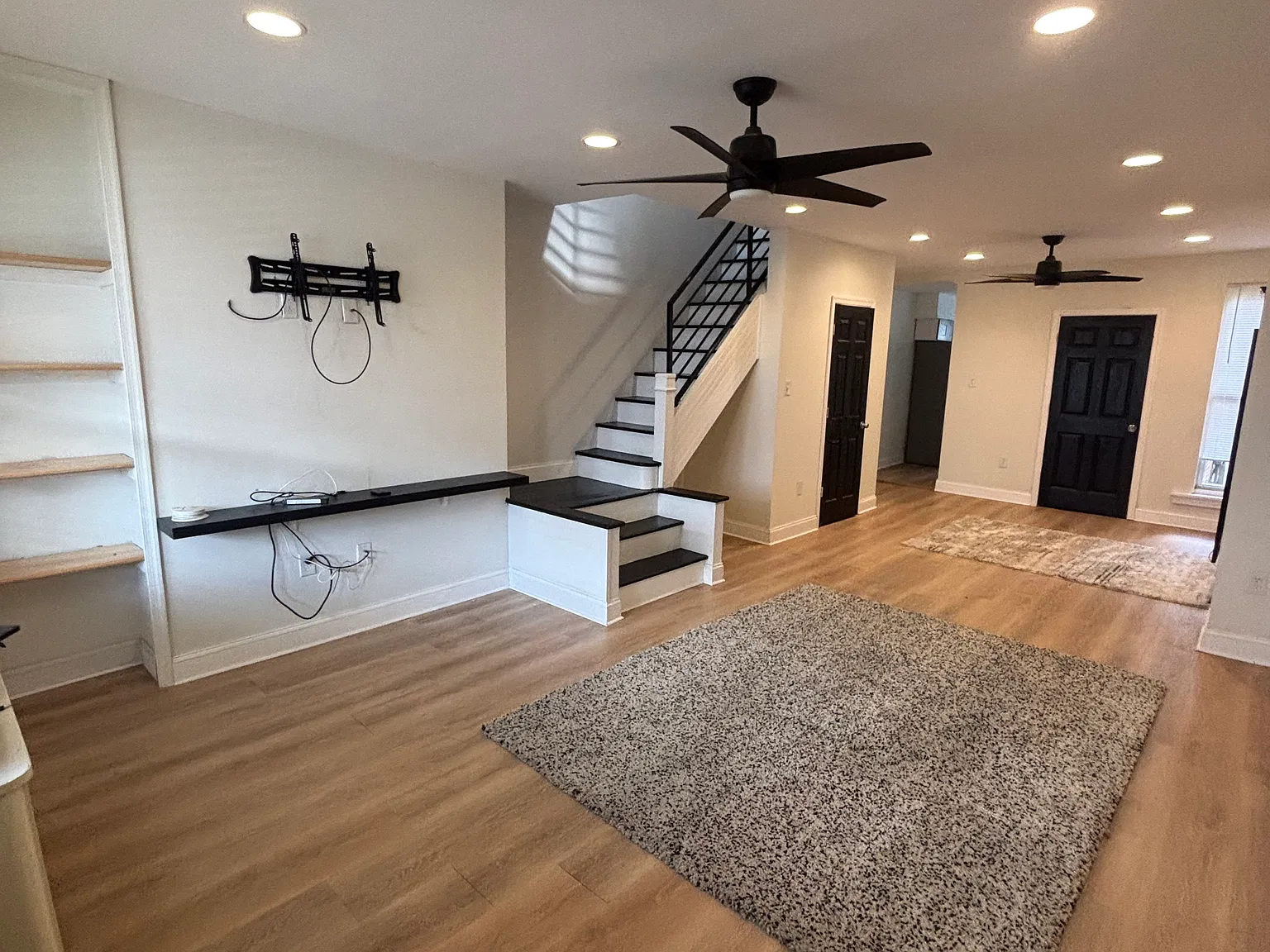 3 bed, 1.5 bath, 1212 sqft, $1,990 — Photo 2