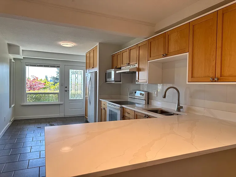 1140 Cloverley St #1140 — Photo 5