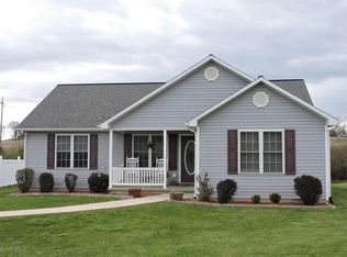 41 Falcon Ln, Weyers Cave, VA 24486