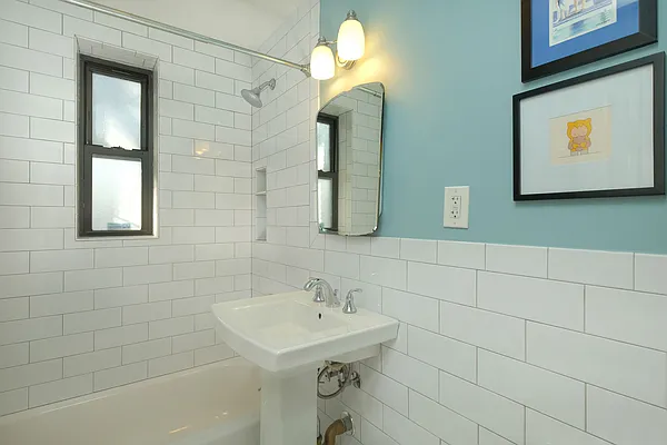 Sold by Houlihan Lawrence | media 9