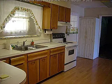 4 bed, 1.5 bath, 1830 sqft, $1,100 — Photo 3
