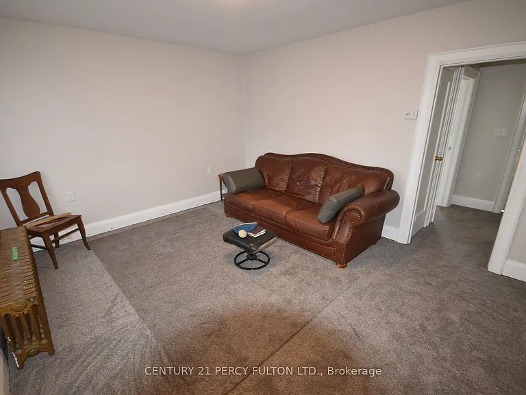 361 Bond St E — Photo 4