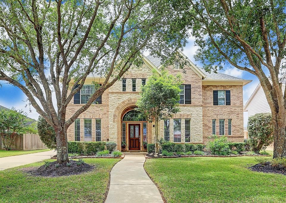 Schedule a showing today because this home has so much to offer, you're guaranteed to fall in love!