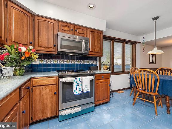 5th image of 764 Trenton Ave