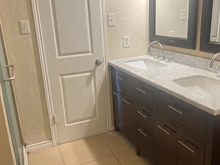 1901 Cloisters Dr #921 — Photo 30