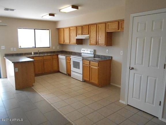 2nd image of 3139 E Atlanta Ave