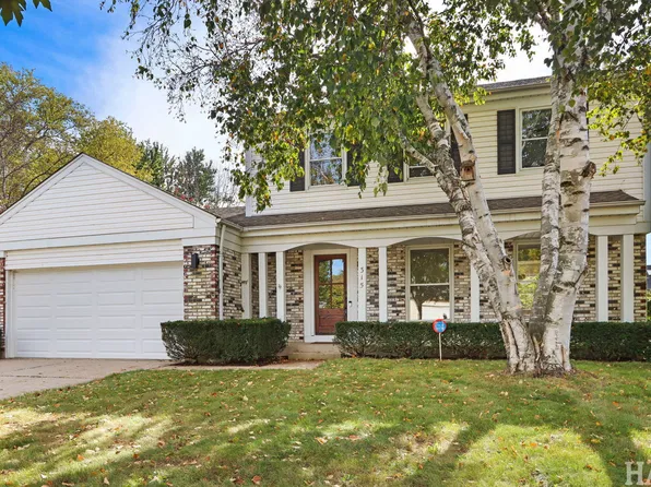 315 Alexandria Dr, Vernon Hills, IL 60061