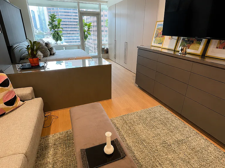 877 Francisco St — Photo 11