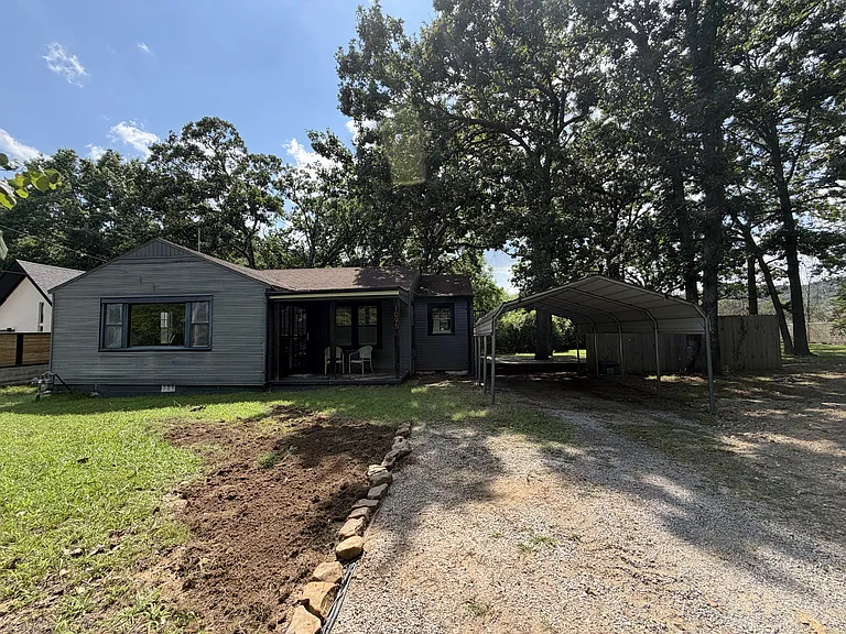 1095 S Ray Ave — Photo 1