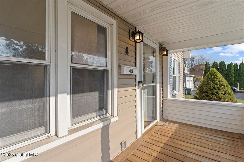 3rd image of 8 Dover Drive