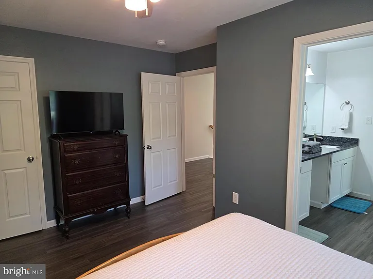 167 Hyde Park Ln — Photo 9