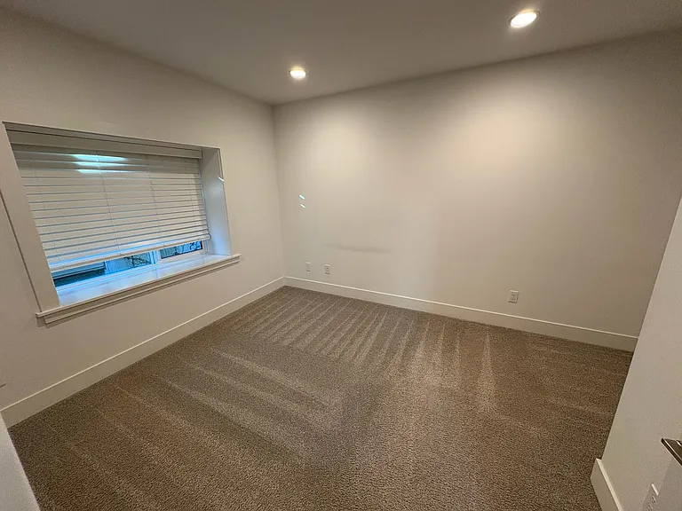 947 W McGraw St #41 — Photo 22