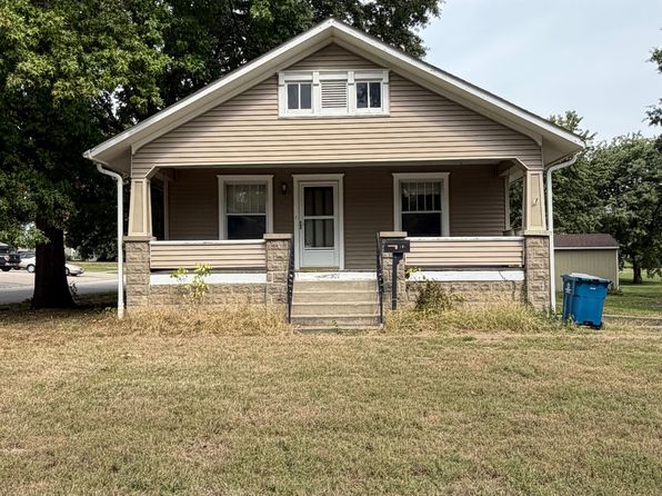 301 E Main St